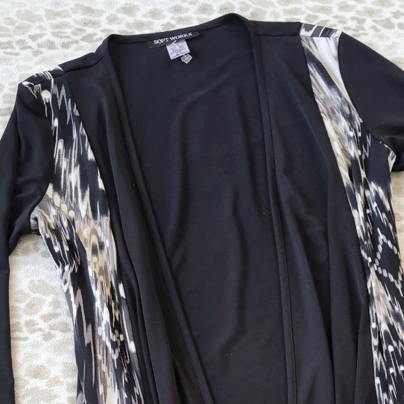 Soft Works Cascading Drape Black Aztec Print Cardigan Long Flowy Flattering Fit - Picture 4 of 8